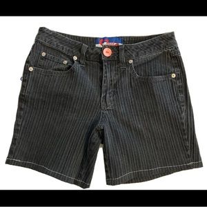 MWAH size 6 shorts 14” Bermuda, Black Wash Unique Ridged Denim GPC  •E3039•